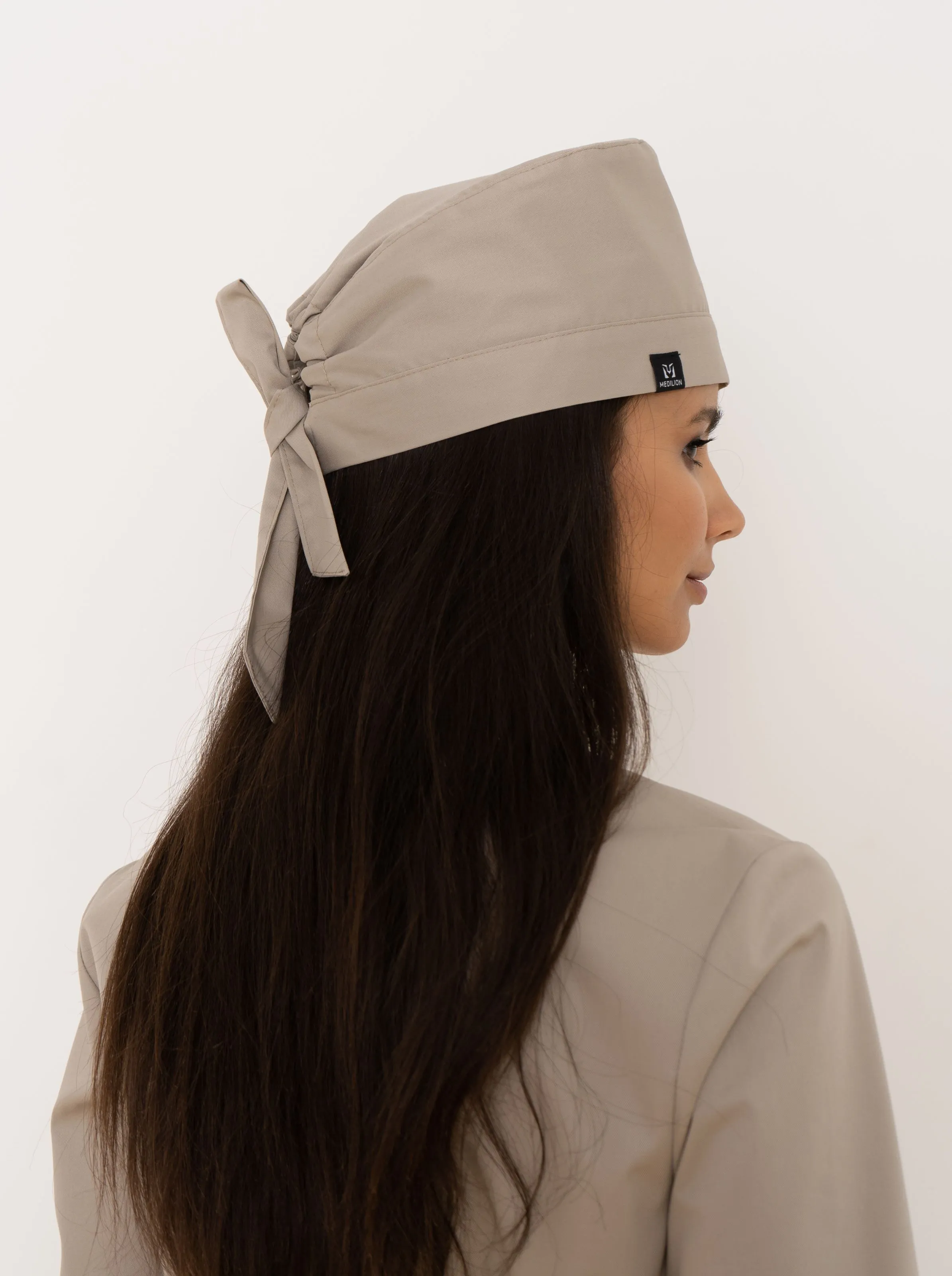 Женская медицинская шапочка бежевая