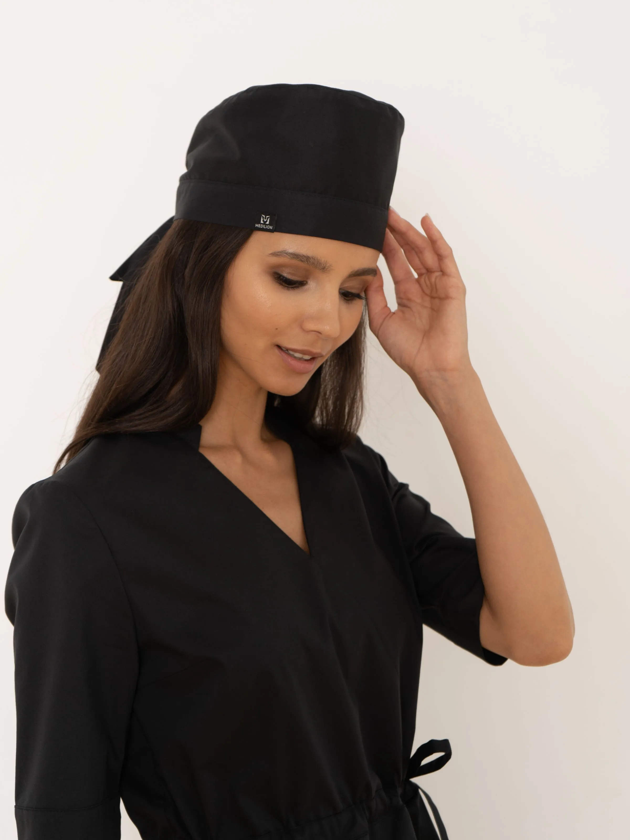 Женская медицинская шапочка чёрная